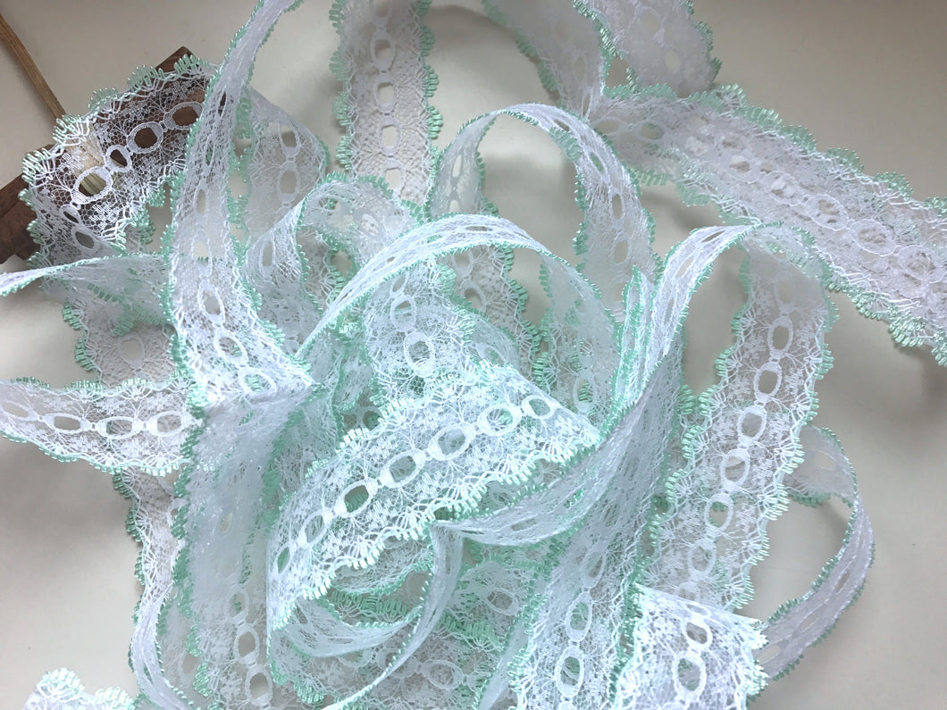 White/Mint Green Eyelet Knitting in Lace 35mm