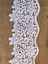 Beautiful White Cut-Out  Guipure Venise Lace Trim 8 cm/3"