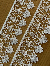 Beautiful Pale Ivory  Guipure/Venise  Lace 2"