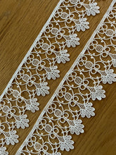 Beautiful Pale Ivory  Guipure/Venise  Lace 2"