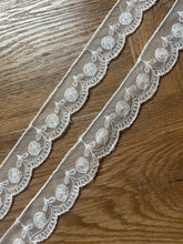 1 x 9m Delicate Embroidered Tulle Bridal Lace Trim 5 cm 1” Ivory