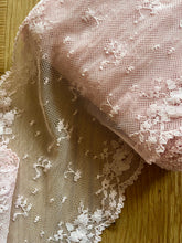 PrettyDusky Pink Stretch Clipped Lace  16cm/6.5”