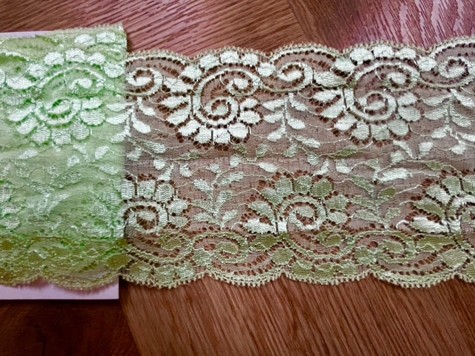 3.8 m Mint Green Scalloped Lace 13 cm/5”