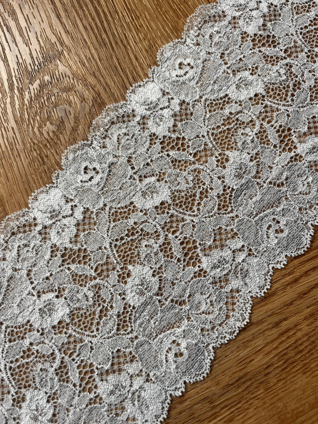 1 x 4.5 m Pale Blue Quality Stretch Lace 13cm/ 5”