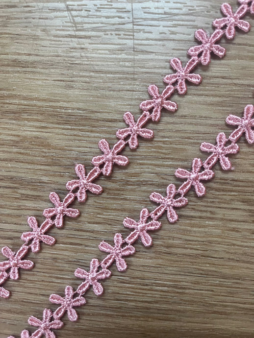 1 x 9 m Dusky Pink Narrow GuipureDaisy  Dusky Pink Guipure Lace Trim 15 mm wide