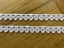 15 m White Hearts Narrow Guipure Venise Bridal Lace Trim 12 mm wide
