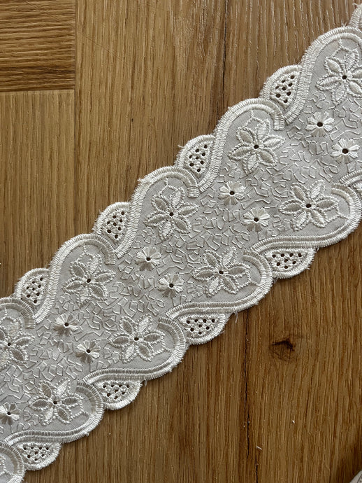 7.2m Pale Ivory Broderie  Anglaise Lace Embroidery Trim 8.5cm/3.25”