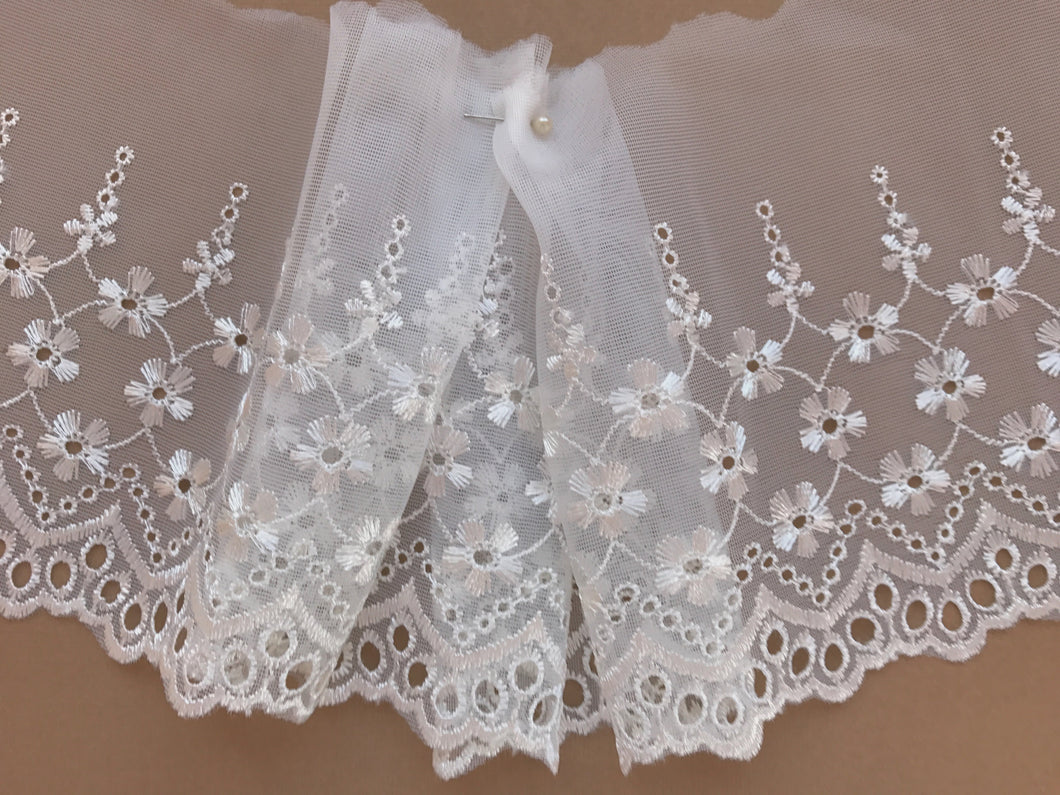 13.7 m Ivory Embroidered Voile Scalloped Lace 15 cm/6