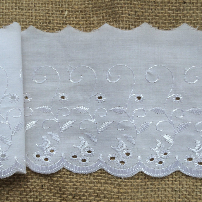 Garniture en broderie anglaise blanche de qualité de 4 po