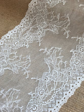 Ivory Stretch Fine Clipped Lace Trim 23 cm/9"