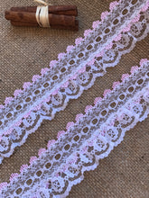 1 x 2.9 m Pretty White with Pink Gathered Lace (with ribbon slot) 6.5 cm/2.5"