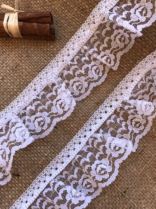Pretty White & Silver Gathered Lace 5 cm/2