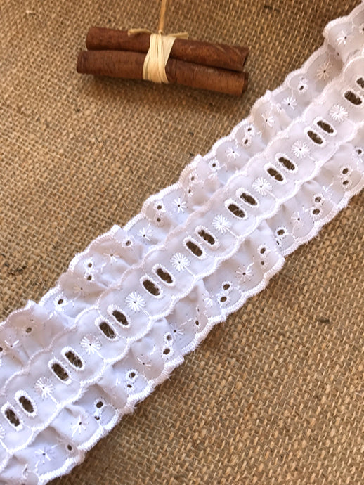 Dentelle froncée double broderie anglaise en coton blanc (avec fente pour ruban) 6,5 cm/2,5