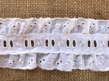 Dentelle froncée double broderie anglaise en coton blanc (avec fente pour ruban) 6,5 cm/2,5"