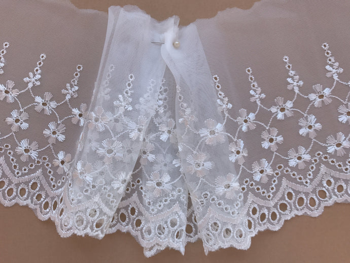White Embroidered Voile Scalloped Lace 15 cm/6
