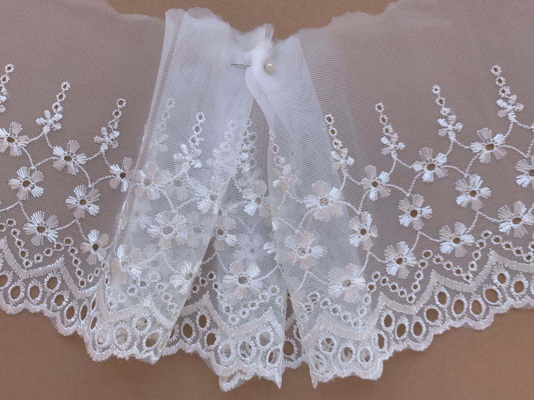 White Embroidered Voile Scalloped Lace 15 cm/6