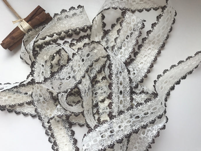 Cream/Brown Eyelet Knitting in Lace 35mm