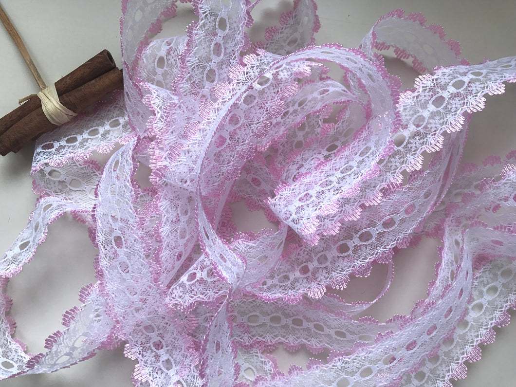 White/Pink Eyelet Knitting in Lace 35mm