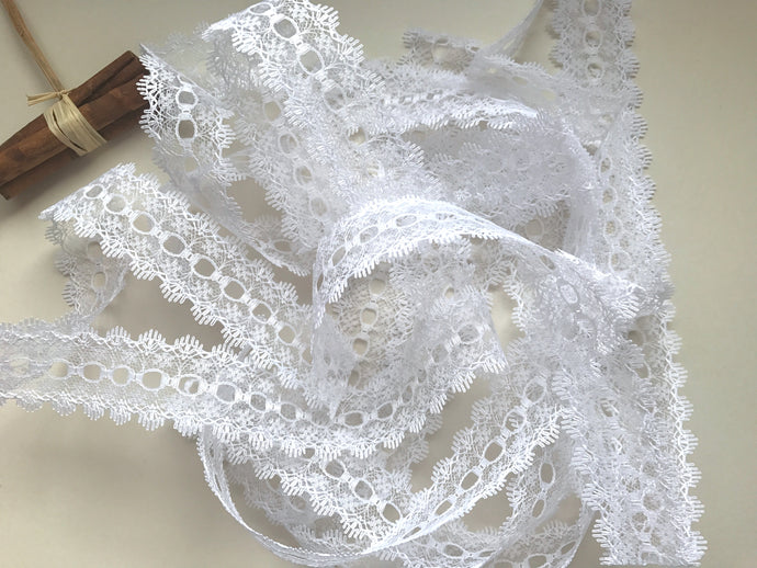 White Eyelet Knitting in Lace 35mm