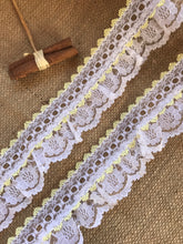 1 x 3.25 m Pretty White with Lemon Gathered Lace (with ribbon slot) 6.5 cm/2.5"