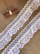 1 x 3.25 m Pretty White with Lemon Gathered Lace (with ribbon slot) 6.5 cm/2.5"