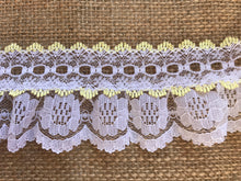 1 x 3.25 m Pretty White with Lemon Gathered Lace (with ribbon slot) 6.5 cm/2.5"