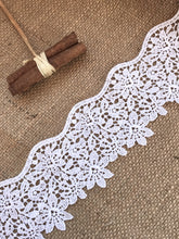 Beautiful White Cut-Out  Guipure Venise Lace Trim 8 cm/3"