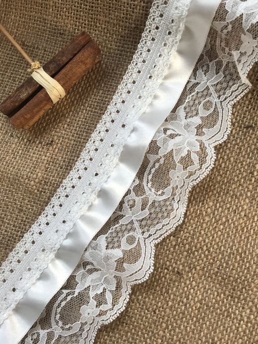 Pretty Ivory Gathered Lace (Three tier with Ivory satin ribbon) 9 cm/3.5