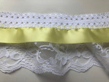 Jolie dentelle froncée blanc/jaune citron (trois niveaux avec ruban de satin) 9 cm/3.5"