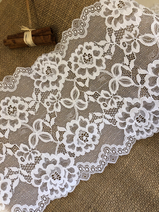 Large bordure en dentelle festonnée extensible florale blanche 20 cm/8