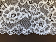 Large bordure en dentelle festonnée extensible florale blanche 20 cm/8"
