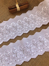 Coton de qualité Blanc Broderie Anglaise Bordure en dentelle brodée 3"