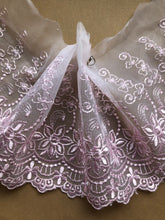 Dentelle festonnée en voile brodé rose 15 cm/6"