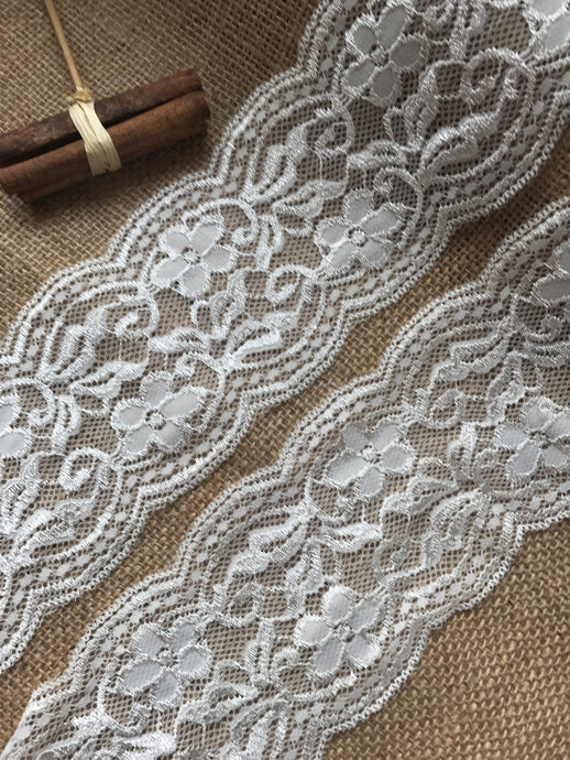 5.4 m Ivory Soft Stretch Scalloped Lace 3.5